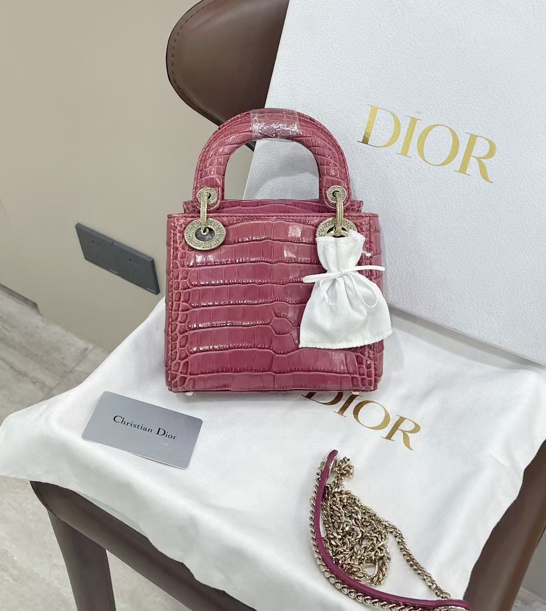 高价二手奢侈品包包回收寄卖店，上门回收当场给钱